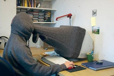 Hide your emails, funny emails, funny pictures, funny hide emails, in office, how to hide emails from manager in office