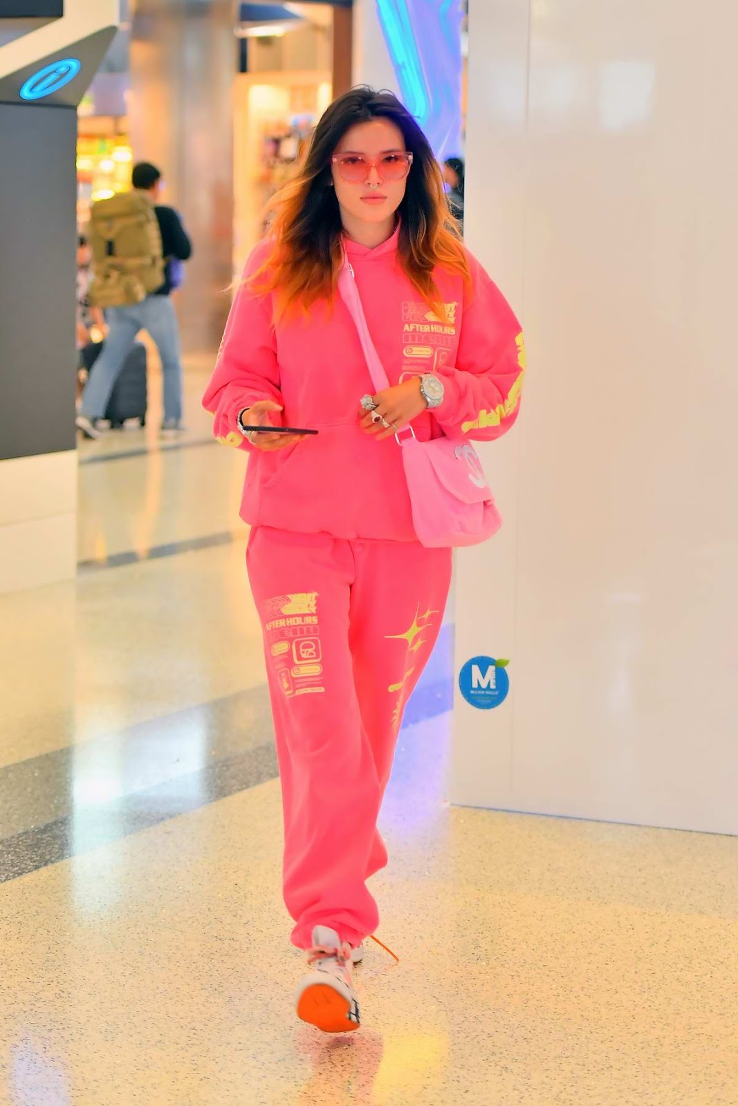 Bella Thorne celebrities travel outfits ideas