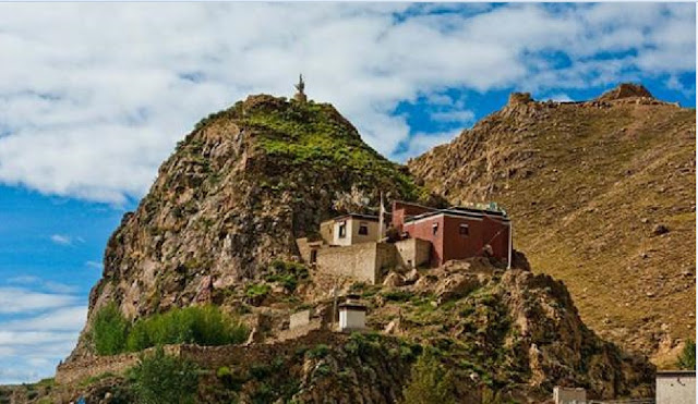 Маленький монастырь в Тибете