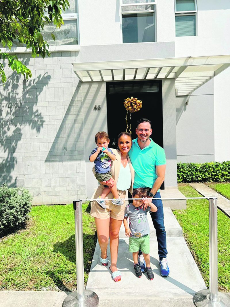 Jacqueline Gaete compró casa piloto en Ecuador