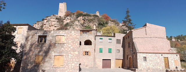 CASTELLS DEL GAIÀ SANTA PERPÈTUA DE GAIÀ-VALLESPINOSA-CASTELL DE SABURELLA-QUEROL, poble de Santa Perpètua de Gaià