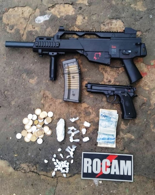 Policiais da ROCAM apreendem simulacros de fuzil e pistola em Parnaíba