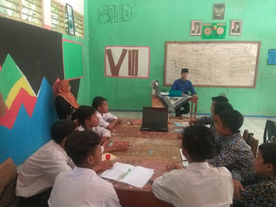 tradisionalnya pada pembelajaran individual ke dimensi pembelajaran kolaboratif dan sosia TEORI BELAJAR SOSIAL (TEORI PEMBELAJARAN SOSIAL)