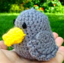 http://translate.google.es/translate?hl=es&sl=en&tl=es&u=http%3A%2F%2Fbellusthreads.com%2F2013%2F10%2F06%2Fbird-amigurumi-free-pattern%2F