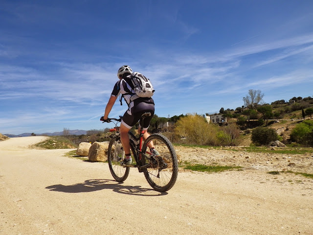 EQUIPATE PARA DISFRUTAR DE TU BICICLETA ESTE VERANO