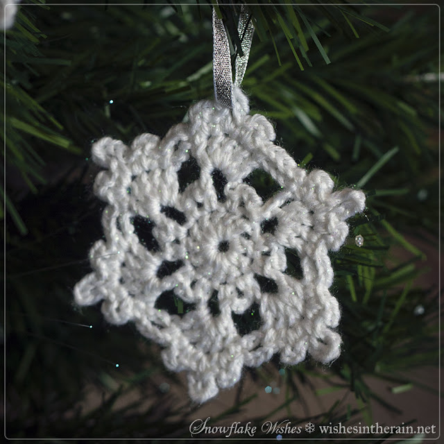 pretty crochet snowflake - www.wishesintherain.net