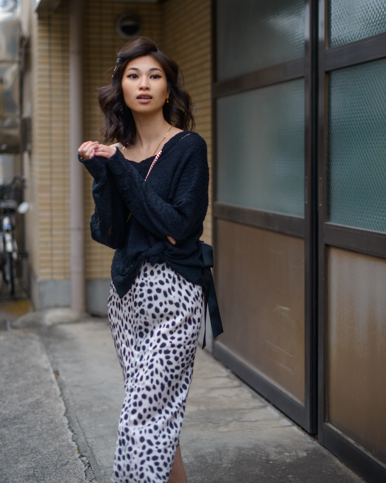 Black destroyed sweater with leopard skirt, satin leopard print skirt, Personal Style Blogger based in New York and Tokyo Van Le - FOREVERVANNY.com