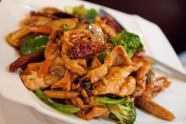 Perfect Sliced Chicken and Vegetables with Spicy Hunan Sauce