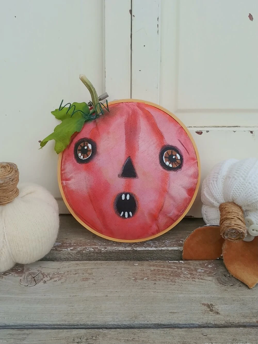DIY pumpkins from embroidery hoops
