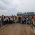 गाजीपुर जिले में ग्रीन फील्ड एक्सप्रेस-वे पर अंडरपास बनाने की मांग को लेकर ग्रामीणों ने किया प्रदर्शन