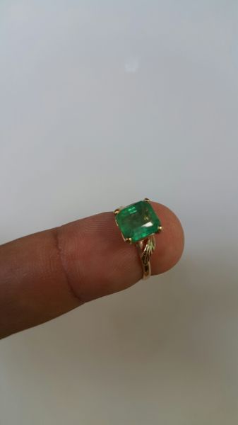 nhẫn vàng nữ đá emerald ngọc lục bảo