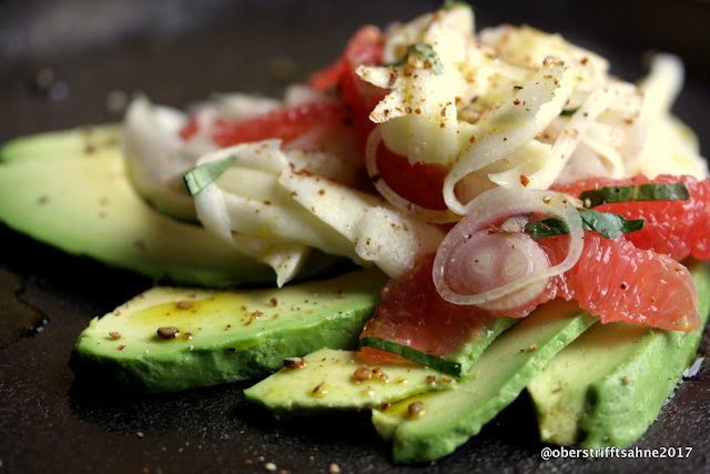 Spargelsalat ro, mit Grapefruit und Avocado