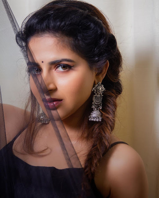 Iswarya Menon Flaunts Her Curves,Iswarya Menon photos, Iswarya Menon hot pics,Iswarya Menon hot latest,Iswarya Menon gallery,Iswarya Menon pics,Iswarya Menon latest hot pics,Iswarya Menon hot photos