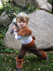 http://www.iammommahearmeroar.net/2011/10/viking-costume.html