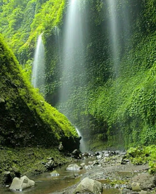 KEINDAHAN AIR TERJUN MADAKARIPURA PROBOLINGGO