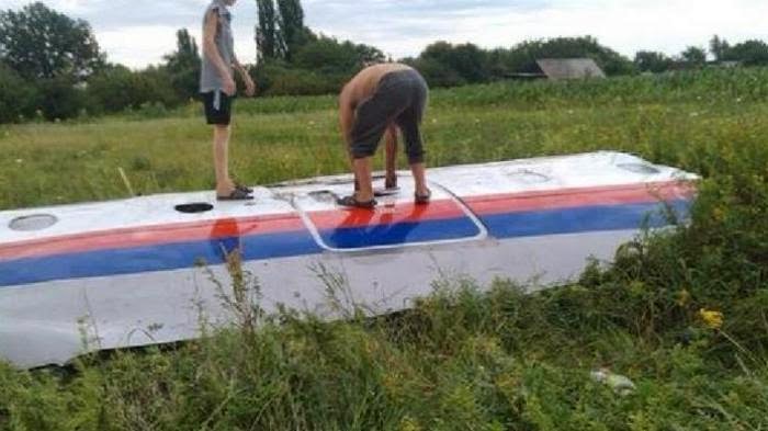 Potongan Pesawat Malaysia Airlines MH-17 