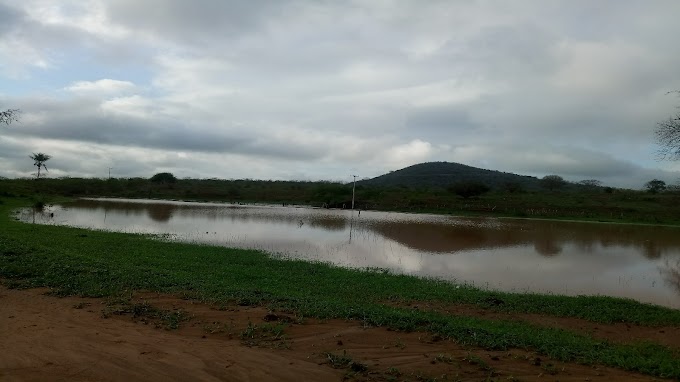 BOA NOVA: Enche barragem na região do Capim de Cheiro que não enchia há mais de 20 anos; Possibilidade da barragem quebrar é enorme e amedronta a população da região.