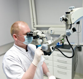 mikroskop wykorzystywany w leczeniu zębów