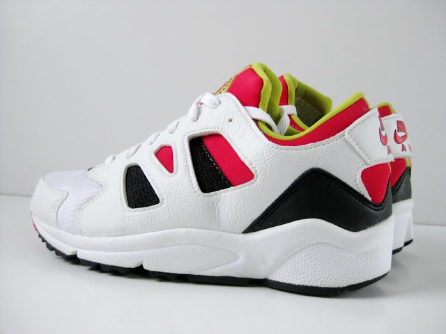 1992 NIKE AIR HUARACHE INTERNATIONAL WHITE/BLACK-GREEN CHILE