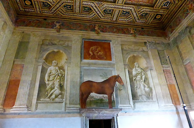 Mantova-Palazzo Te-Sala-Cavalli