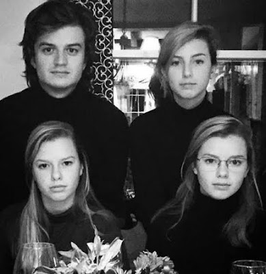 Joe Keery with His sisters