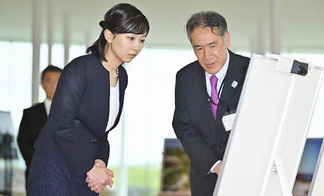 Princess Kako wore a navy blue lace skirt and navy jacket. The Princess wore a white tweed jacket and white skirt
