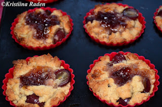 Grape peanut muffins