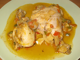 pollo en salsa con champiñones