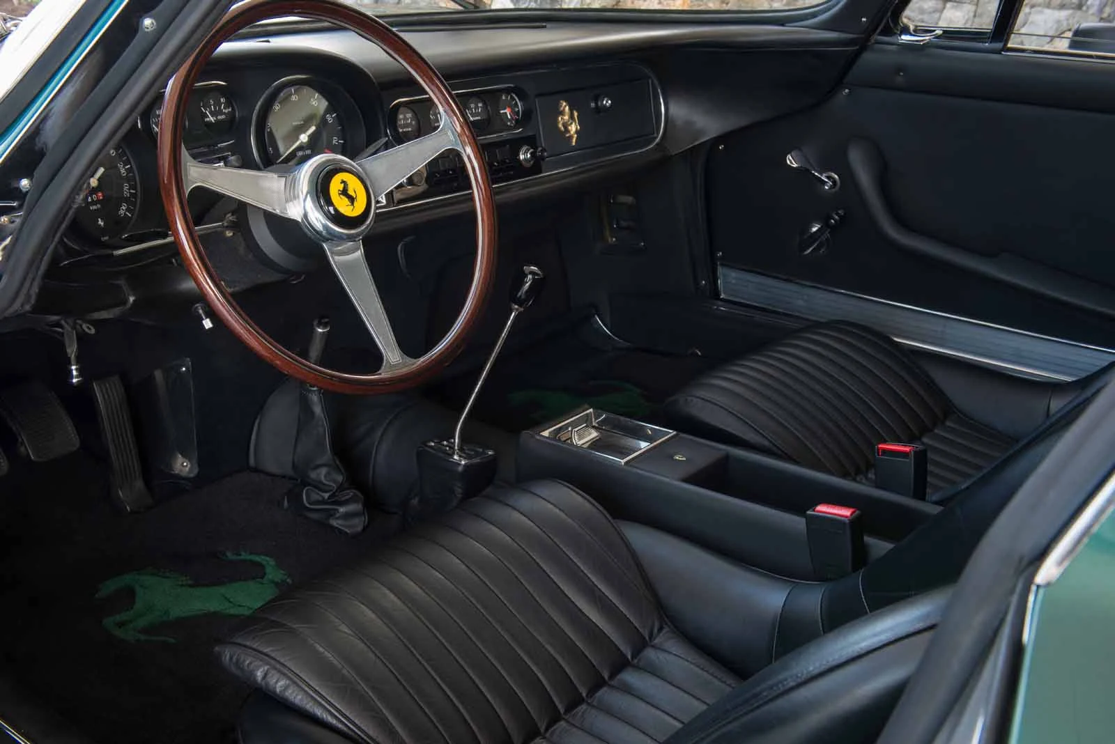 Ferrari 275 GTB/4 1967 là một chiếc xe sang trọng và quá đẳng cấp trong thiết kế