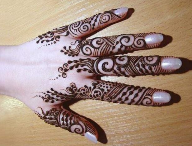 Contoh Gambar Henna  di Tangan yang Mudah dan Simple 