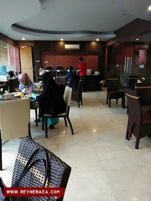 breakfast di restoran hotel sapadia cirebon