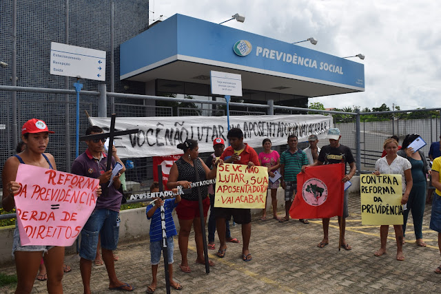 Pentecoste: Integrantes do MST protestam contra a reforma da Previdência 