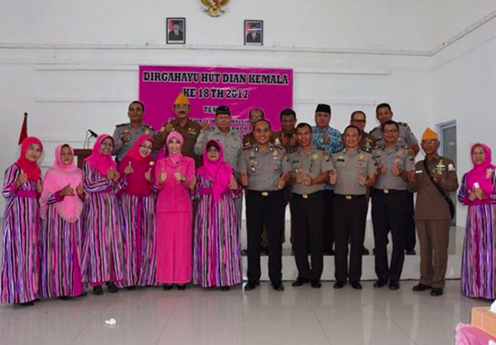 Ketua Bhayangkari cabang Kota Tanjungpinang Ibu Wiwit Ardiyanto hadir dalam kegiatan HUT ke 18 