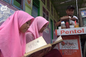 Sambil Penjual Pentol, Pria di Jombang Menjadi Pustakawan Keliling