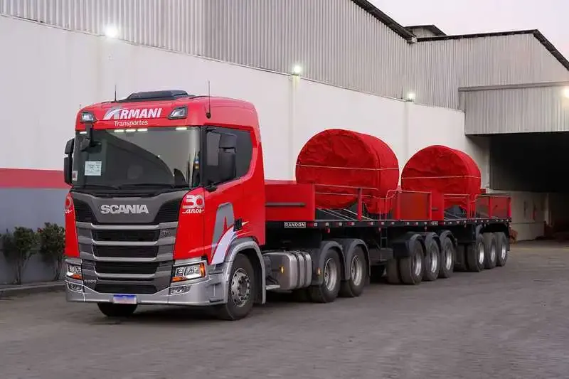 Scania com bitrem 9 eixos carregado de bobinas de aço da Armani Transportes