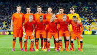 CLUB BRUGGE KV - Brujas, Bélgica - Temporada 2014-15 - Tom De Sutter, Davy De Fauw, Brandon Mechele, Timmy Simons, Óscar Duarte y Mathew Ryan; Nikola Storm, José Izquierdo, Ruud Vormer, Laurens De Bock, Lior Refaelov - DNIPRO DNIPROPETROVSK 1 (E. Shakhov) CLUB BRUJAS 0 - 24/04/2015 - UEFA Europa League, partido de vuelta - Kiev, Ucrania, NSK Olimpijs'kyj Stadium - Tras el empate a 0 del partido de ida, el Dnipro se clasifica para semifinales