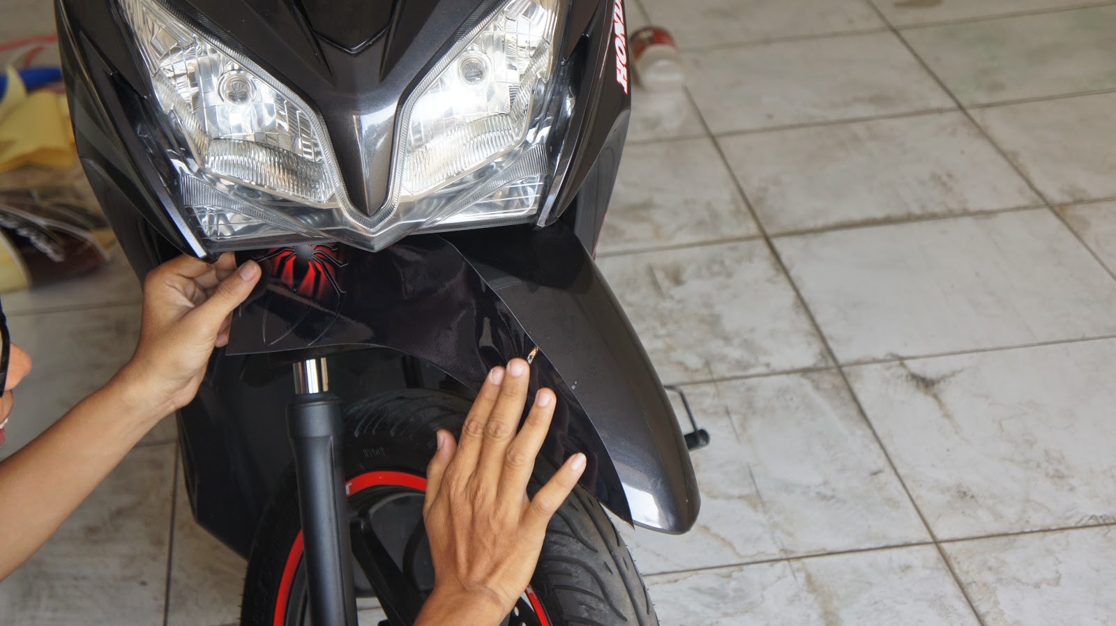 Modifikasi Motor Bertema Super Hero The Amazing Of Spiderman