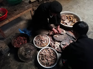 Chuẩn bị nguyên liệu nấu thắng cố bò