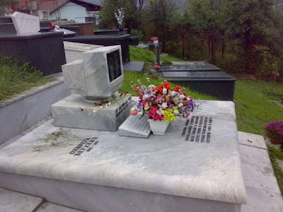 grave of a pc addict