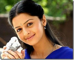 vedhika_cute_pic