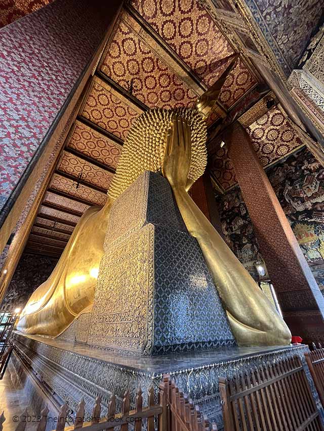 Wat Pho Reclining Buddha back, Bangkok, Thaliand, gold buddha