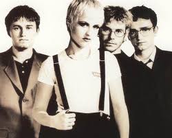 Lirik Lagu Ode To My Family - The Cranberries dari album No Need to Argue dan terjemahan chord kunci gitar, download album dan video mp3 terbaru 2018 gratis