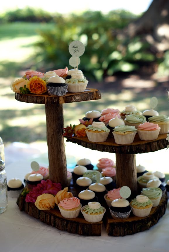 Look at those awesome cedar cake stands