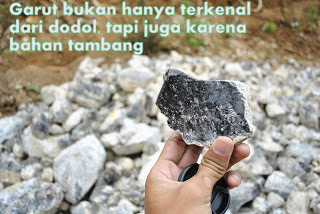 Perlit Panas Bumi Emas Dan Pasir Besi Di Kabupaten Garut Andyyahya Com Terdapat mata air panas di sekitar tempat tersebut. andyyahya com