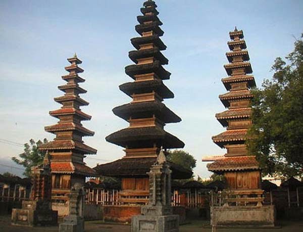 Pura Lingsar - Simbol Kerukunan Beragama di Lombok