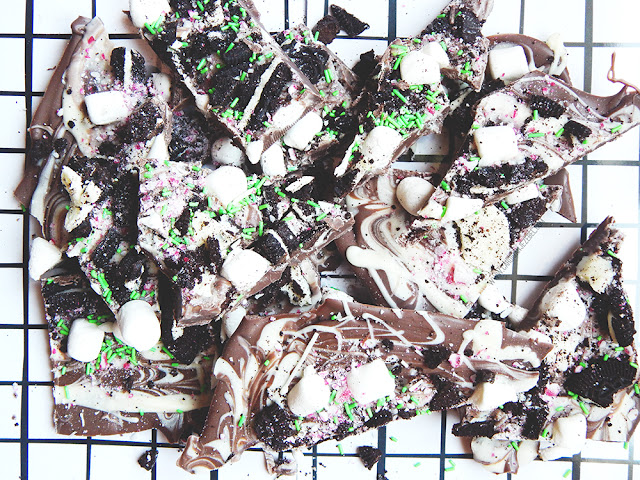 Hot Chocolate Christmas Bark || Blogmas