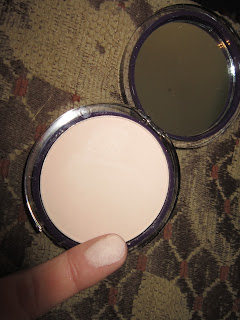 Covergirl Olay Ivory Powder, swatch