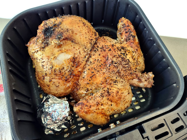 POLLO ASADO EN FREIDORA DE AIRE con condimento Montreal Steak LA COCINERA NOVATA RECETA COCINA AVES BAJO EN CALORIAS AIRFRYER COMFORT FOOD TUPPERWARE