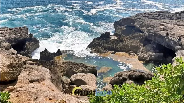 Pantai Kedung Tumpang Tulungagung