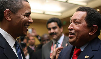 Primera gran imagen de la Cumbre: el cara a cara entre Chávez y Obama